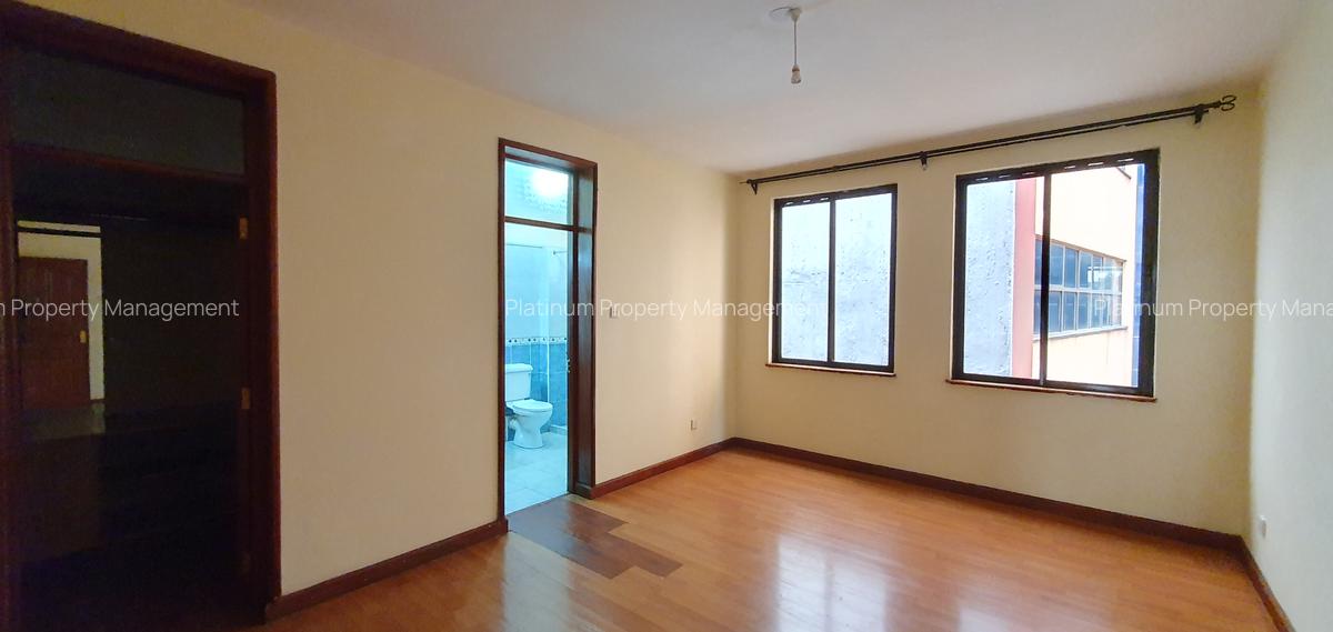 4 Bed Apartment with En Suite in Parklands - 15