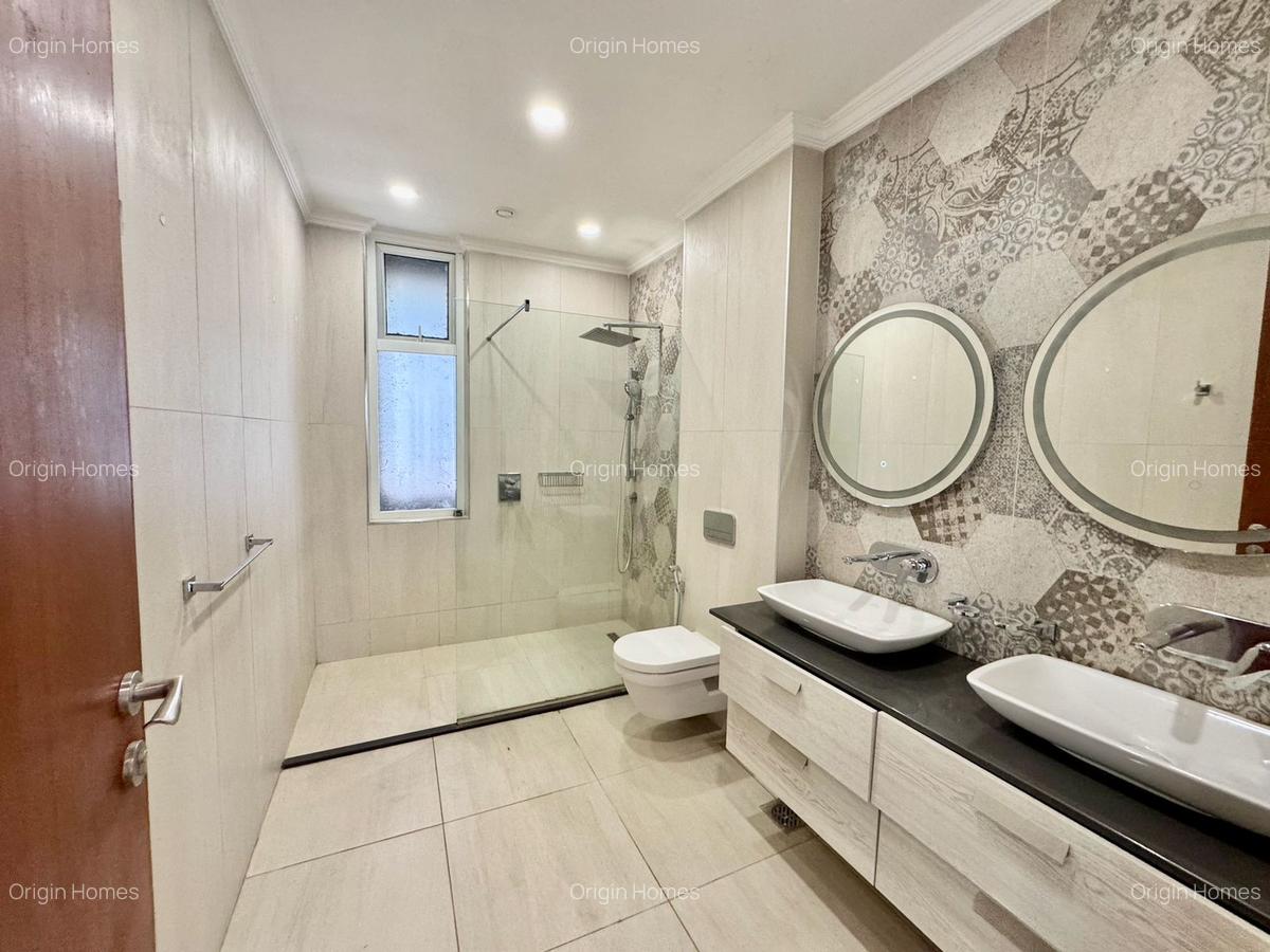 4 Bed Apartment with En Suite at Parklands - 20