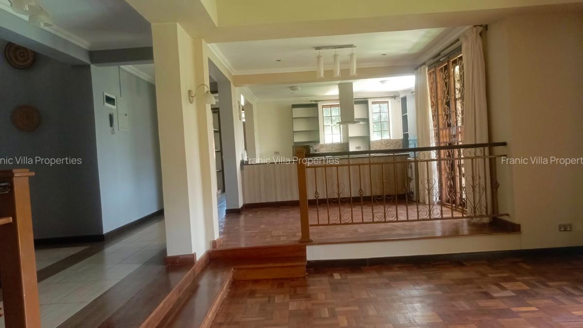 4 Bed Villa with En Suite at Rosslyn Lone Tree - 2