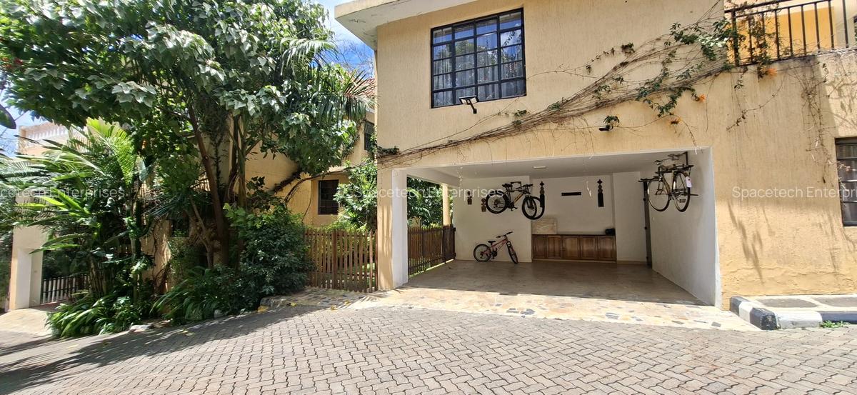 5 Bed Townhouse with En Suite in Kyuna - 2