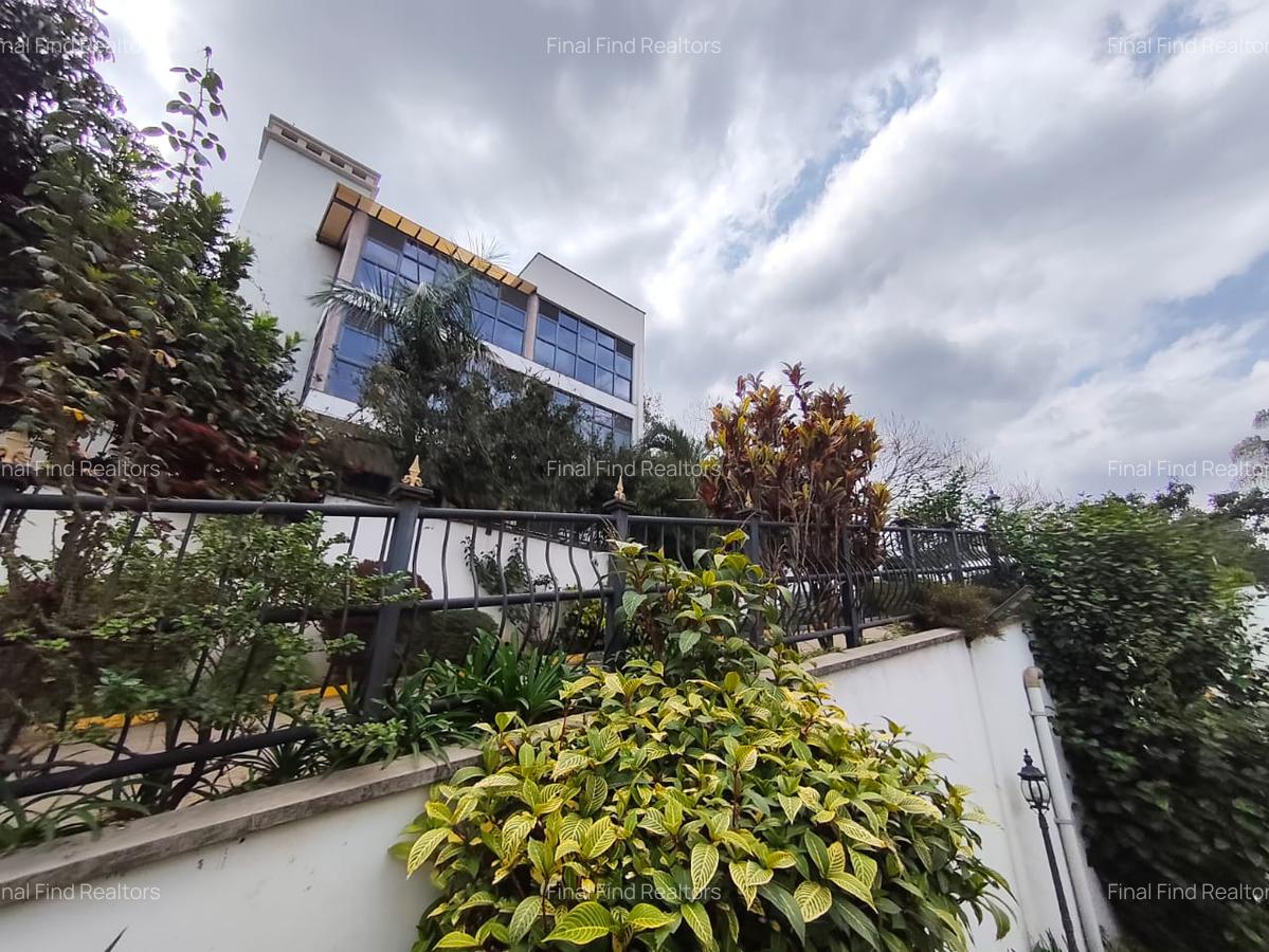 7 Bed Townhouse with En Suite in Nyari - 1