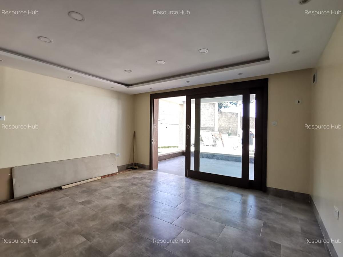 1 Bed Townhouse with Garden at Off Brook House Drive - 6