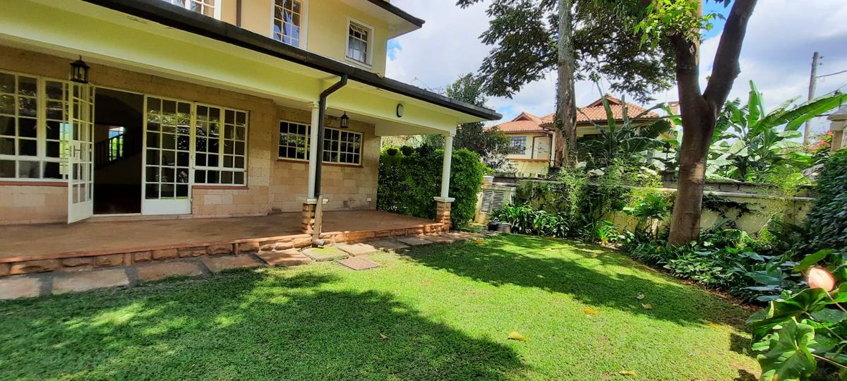 5 Bed Townhouse with En Suite in Lavington - 3