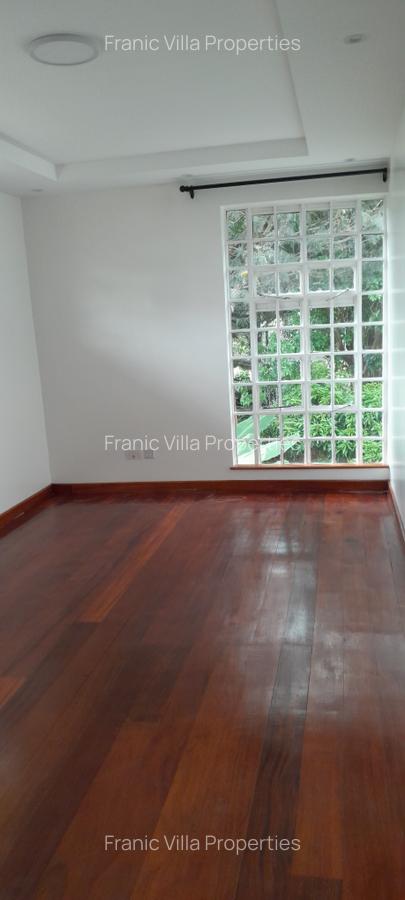 3 Bed House with En Suite at Nyari - 4