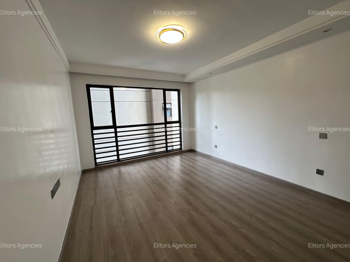 3 Bed Apartment with En Suite at Riverside Dr - 13