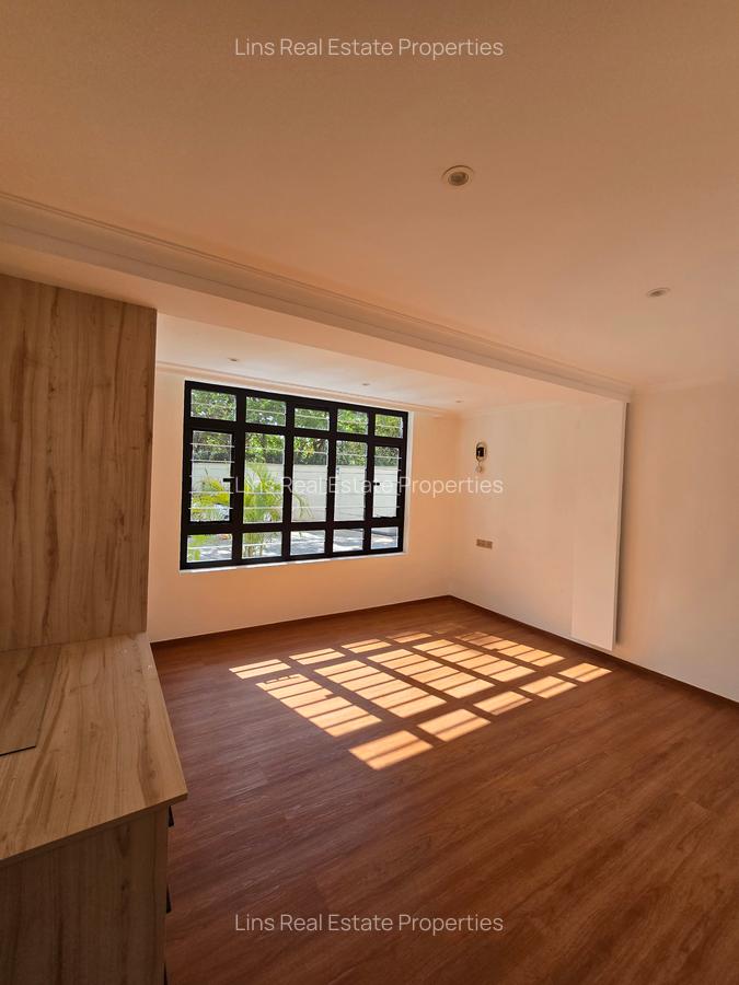 7 Bed House with En Suite in Runda - 18