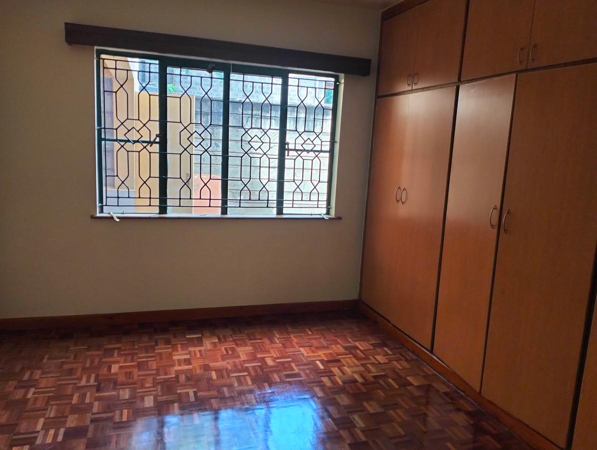 5 Bed Townhouse with En Suite in Lavington - 4