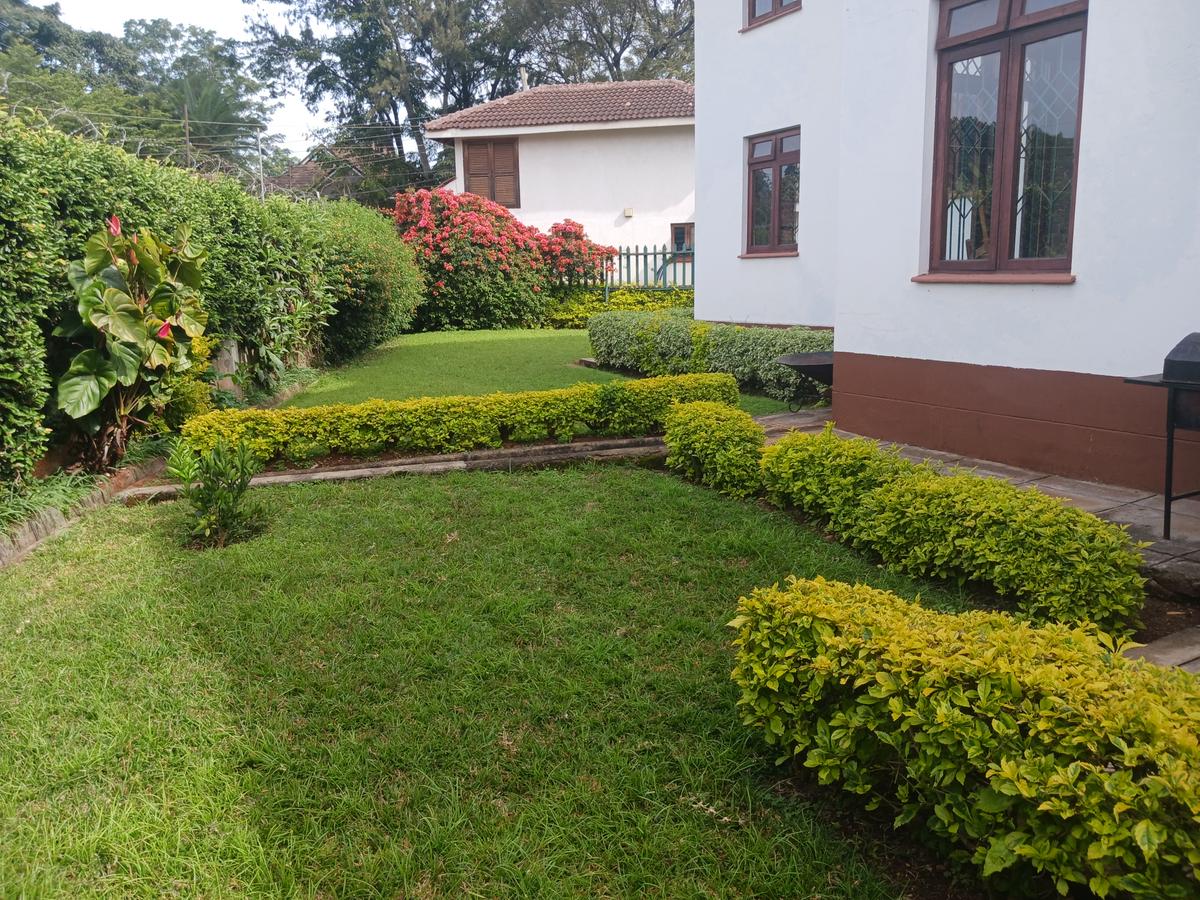 4 Bed House with En Suite at Lavington - 5