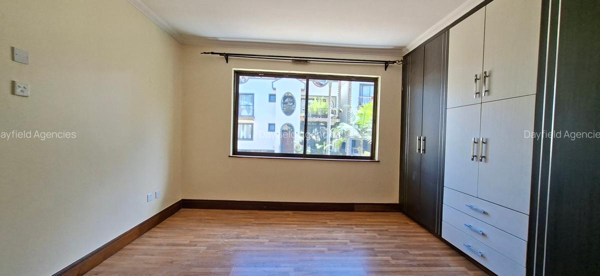 4 Bed House with En Suite at Grevillea Grove - 7