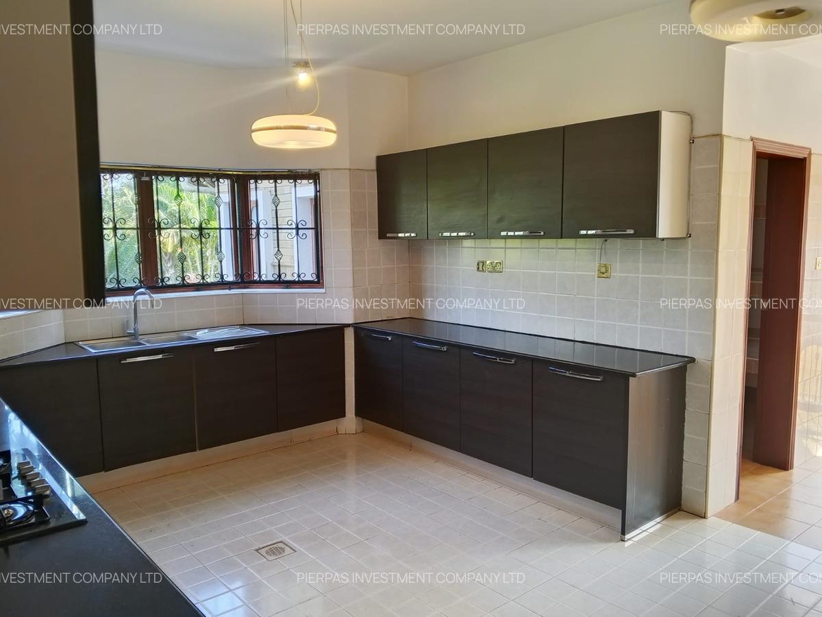 5 Bed Townhouse with En Suite in Runda - 12