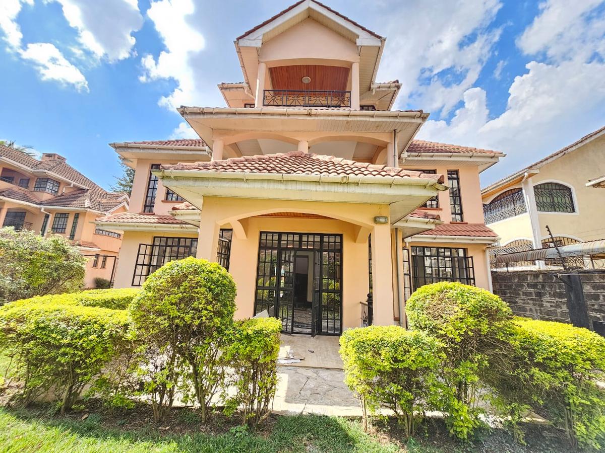 5 Bed House with En Suite in Lavington - 1