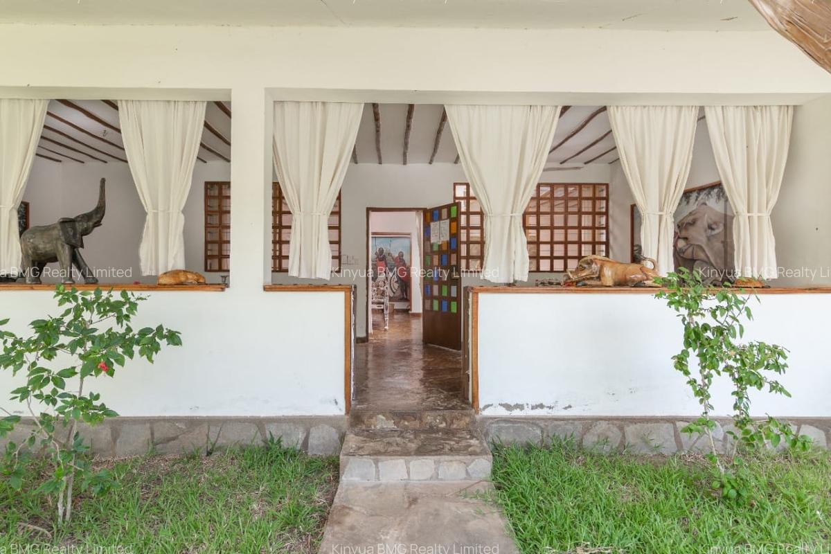 Serviced 1 Bed Apartment with En Suite in Malindi - 4
