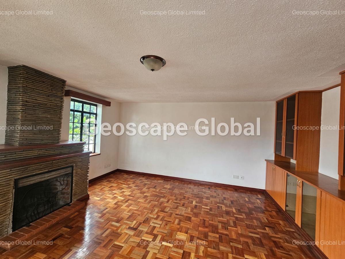 5 Bed House with En Suite in Lavington - 3