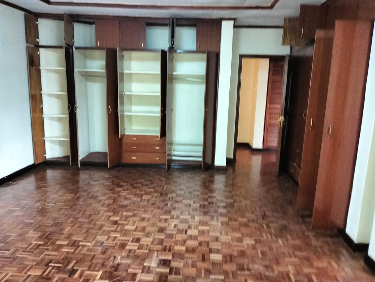 5 Bed Townhouse with En Suite in Lavington - 13