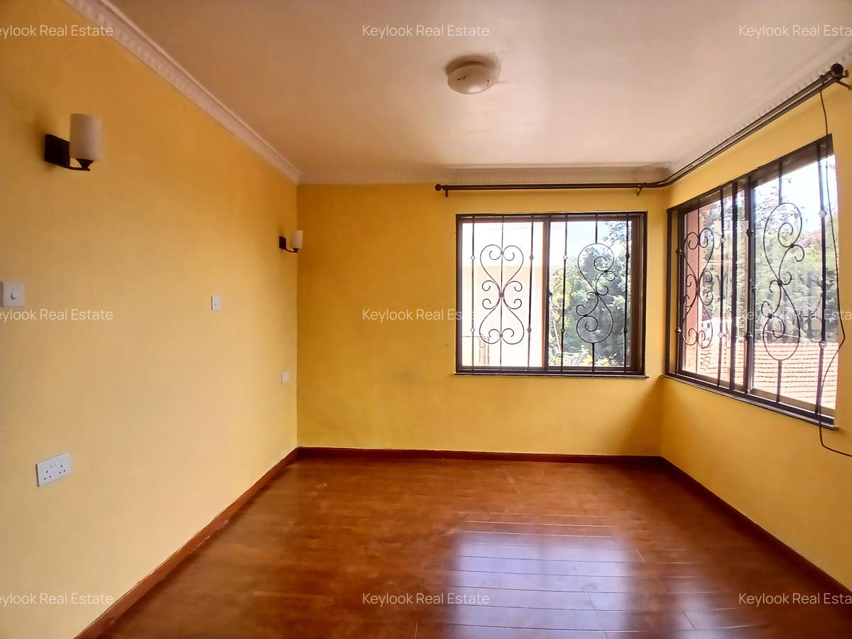 5 Bed Townhouse with En Suite at Lavington - 6