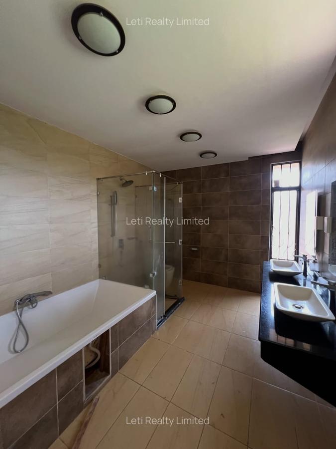 4 Bed Townhouse with En Suite in Runda - 10