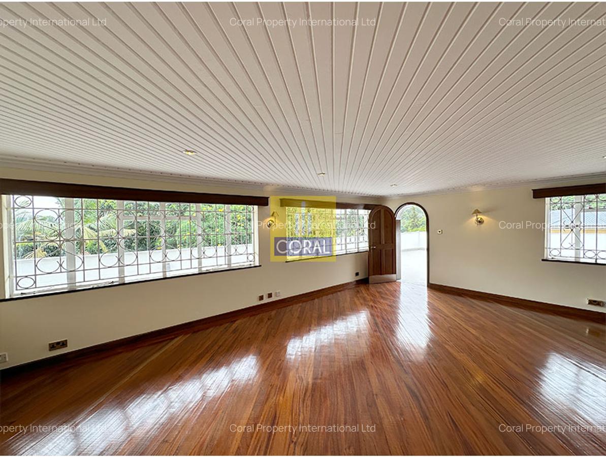 4 Bed House in Lavington - 12