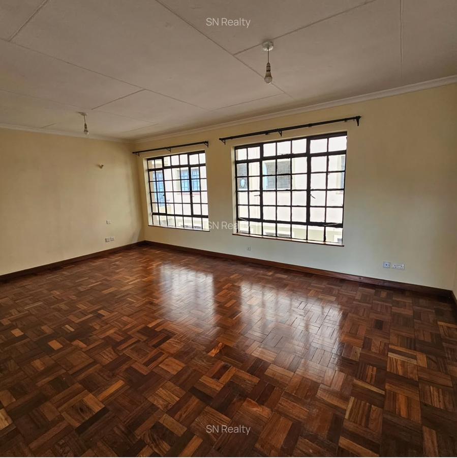 3 Bed Apartment with En Suite in Riverside - 12