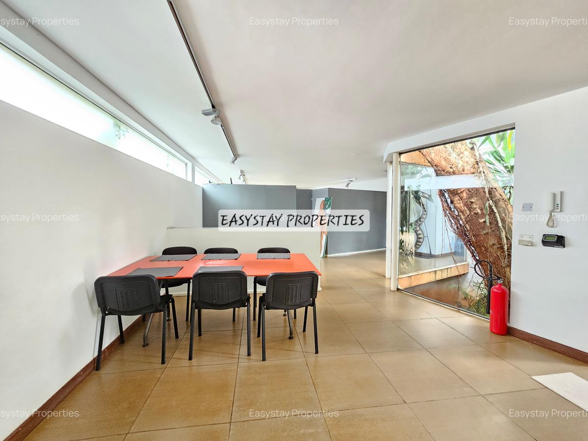 Furnished 1 Bed Apartment with En Suite in Gigiri - 4