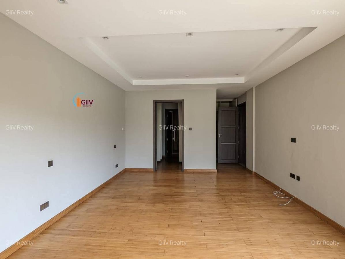 3 Bed Apartment with Gym in Riverside - 9