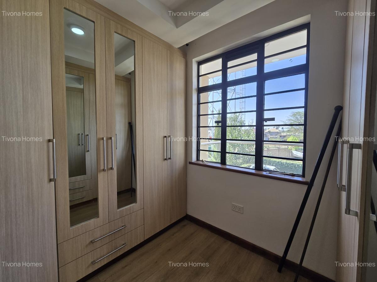 4 Bed House with En Suite in Membley - 4