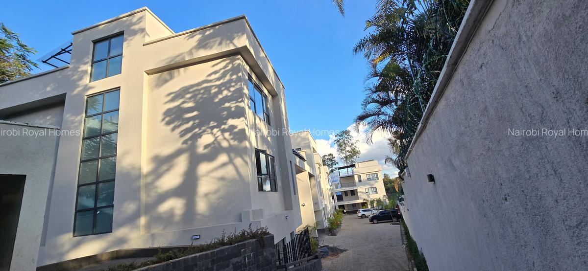 5 Bed Townhouse with En Suite at Lavington Green - 1