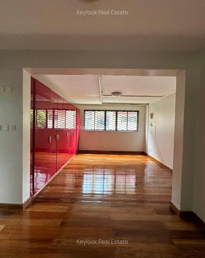 5 Bed Townhouse with En Suite at Lavington - 12