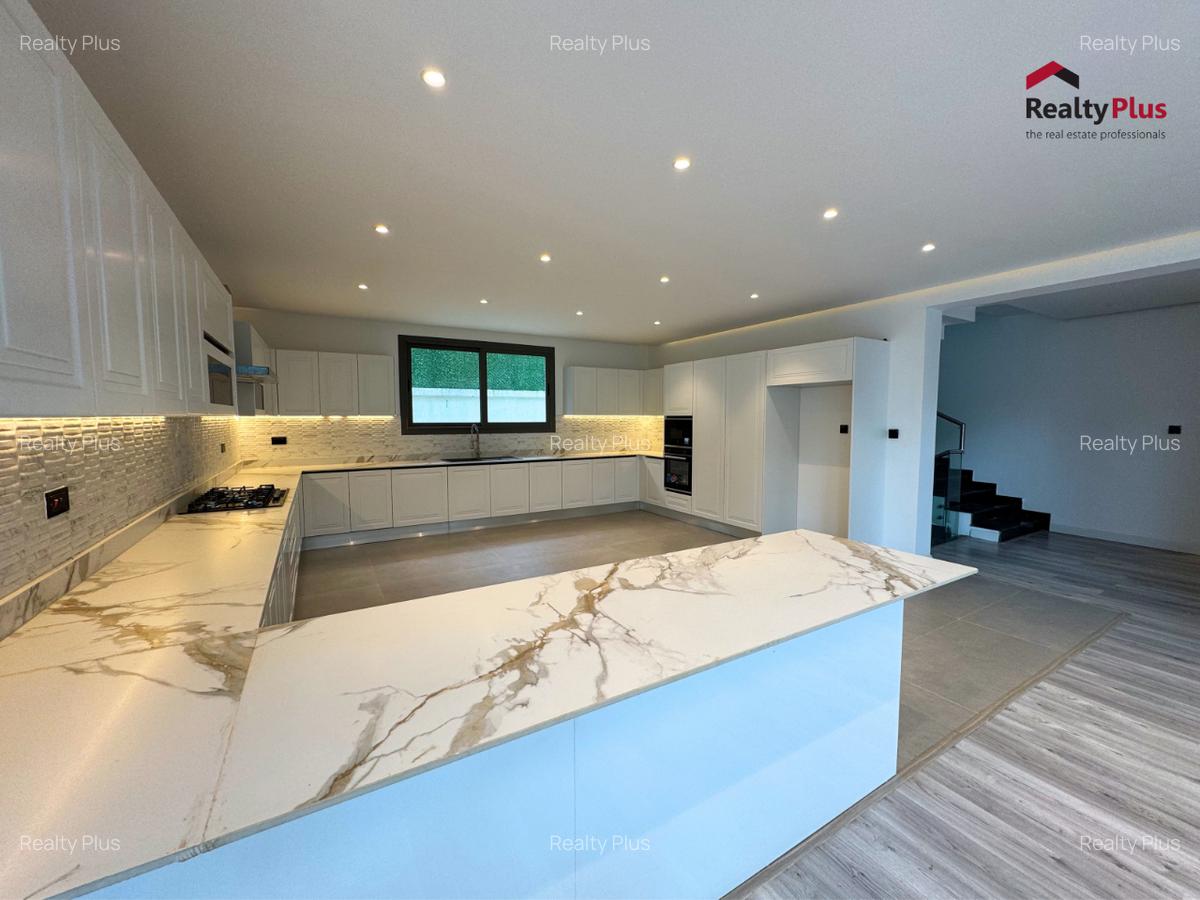 5 Bed Villa with En Suite in Lavington - 7