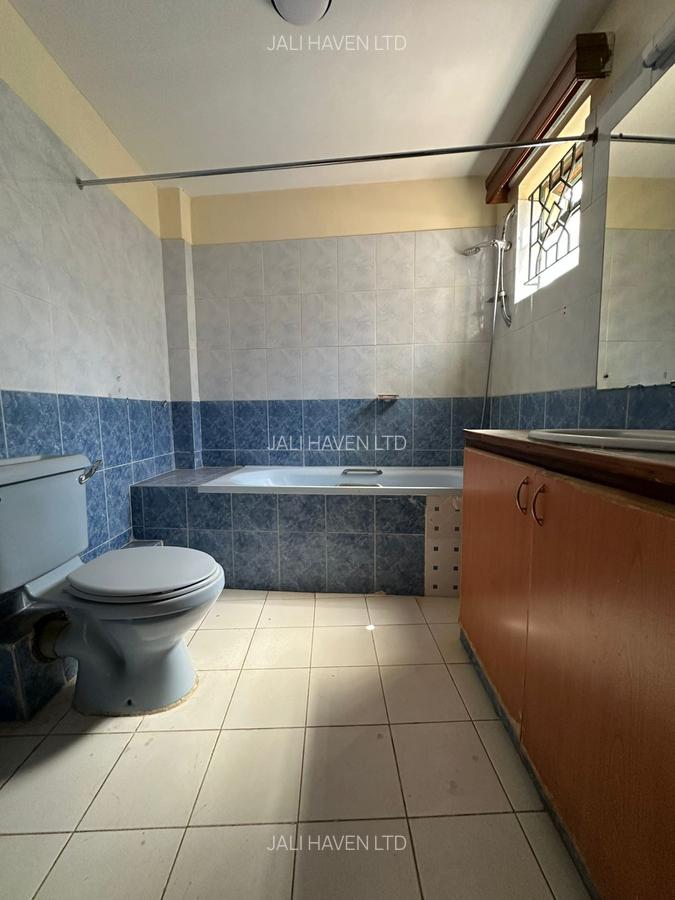 5 Bed Townhouse with En Suite in Lavington - 12