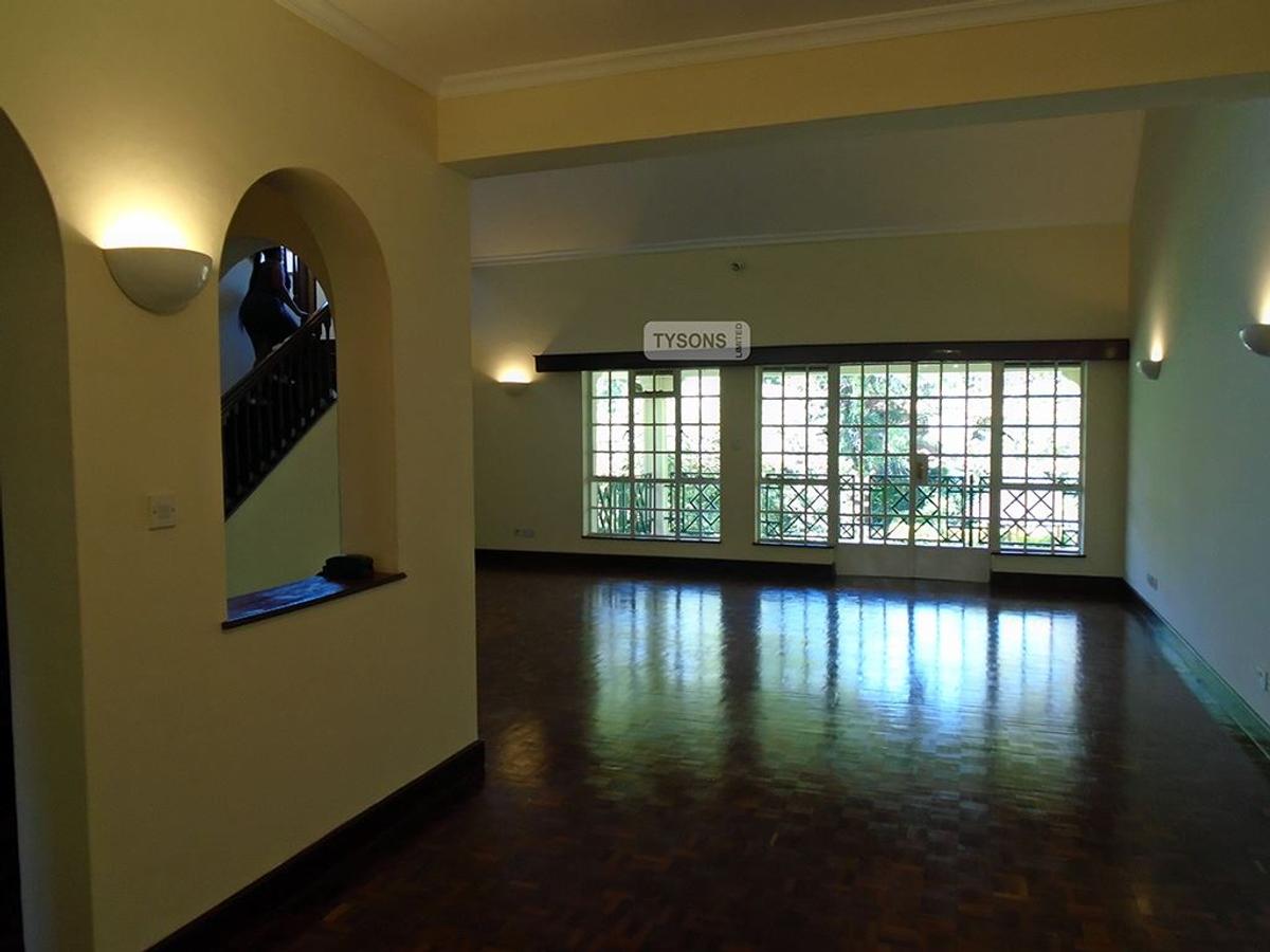 3 Bed Apartment with En Suite in Lavington - 4