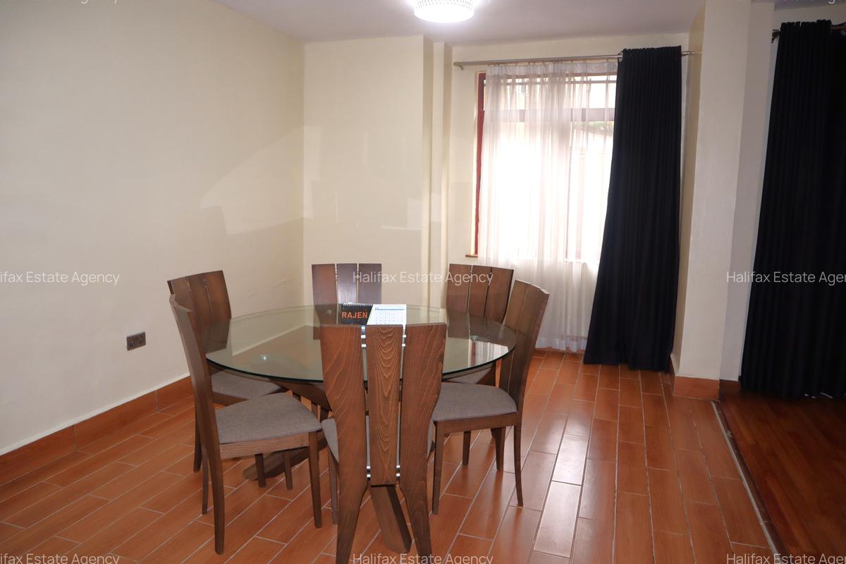 5 Bed Villa with En Suite in Redhill - 4