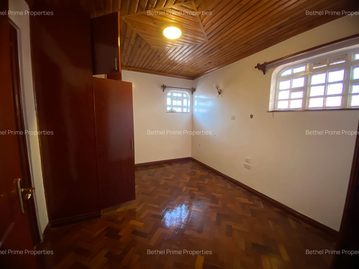 5 Bed Townhouse with En Suite in Nyari - 17