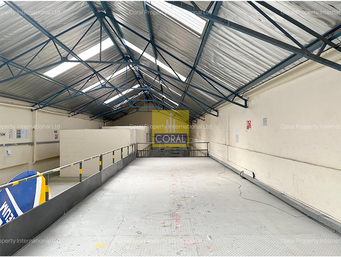29,825 ft² Warehouse in Industrial Area - 5