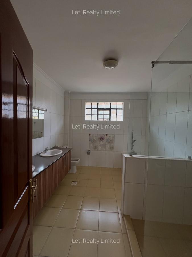 4 Bed Townhouse with En Suite in Kitisuru - 17