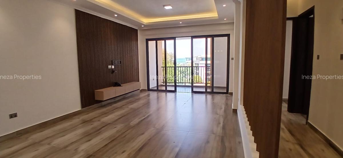 2 Bed Apartment with En Suite in Brookside - 3