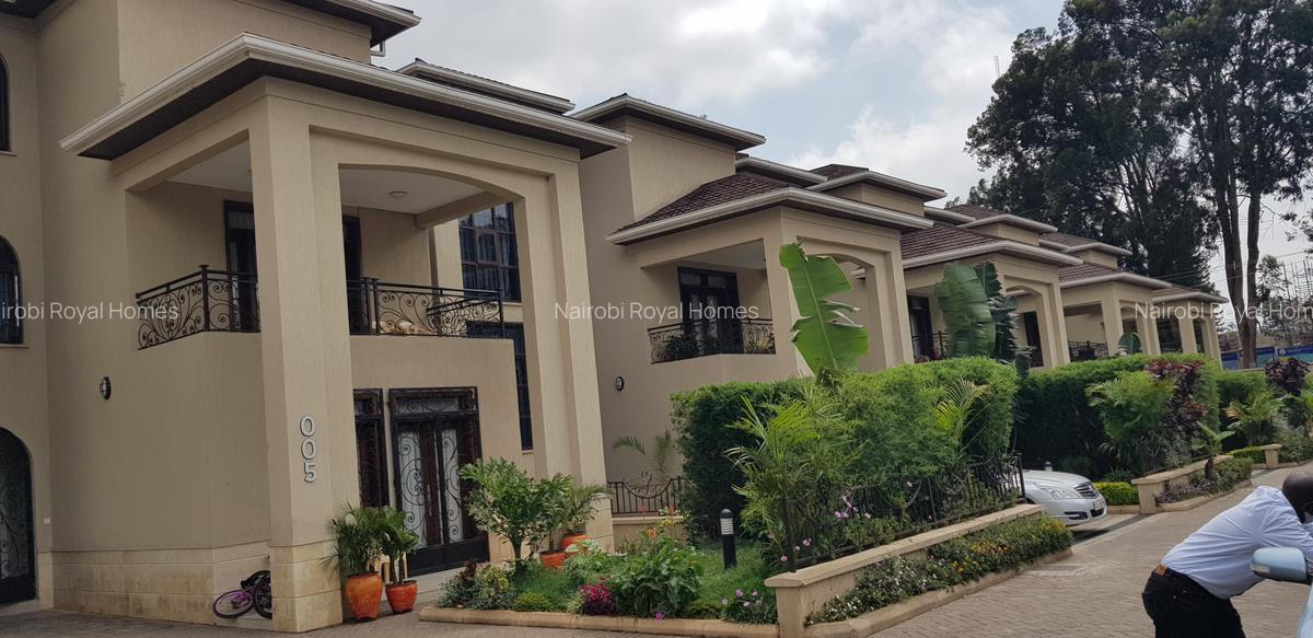 5 Bed Townhouse with En Suite at Lavington Road 455 - 4