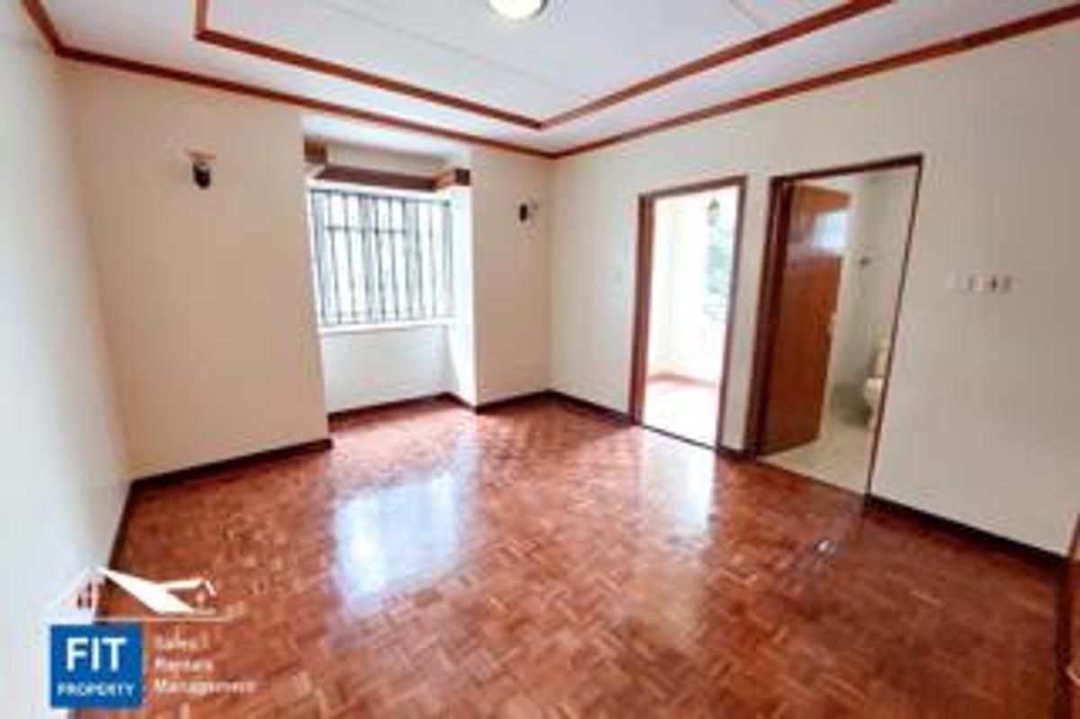 5 Bed Townhouse with En Suite at Lavington Green - 9