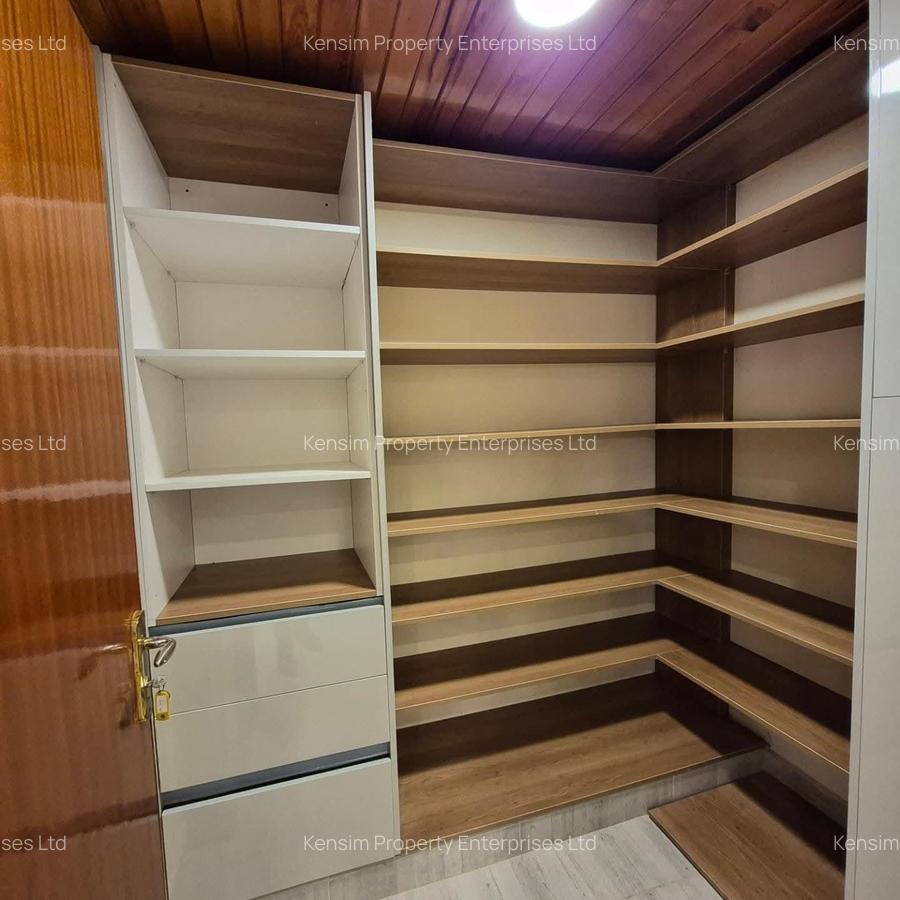 5 Bed House with En Suite in Runda - 5