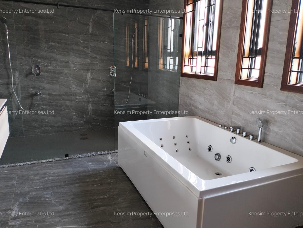 6 Bed Townhouse with En Suite in Lavington - 19