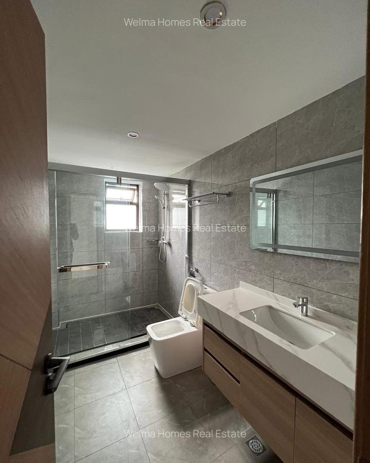 3 Bed Apartment with En Suite in Riverside - 16
