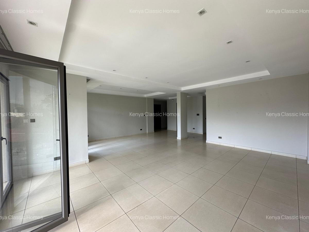 3 Bed Apartment with En Suite at Riverside - 4