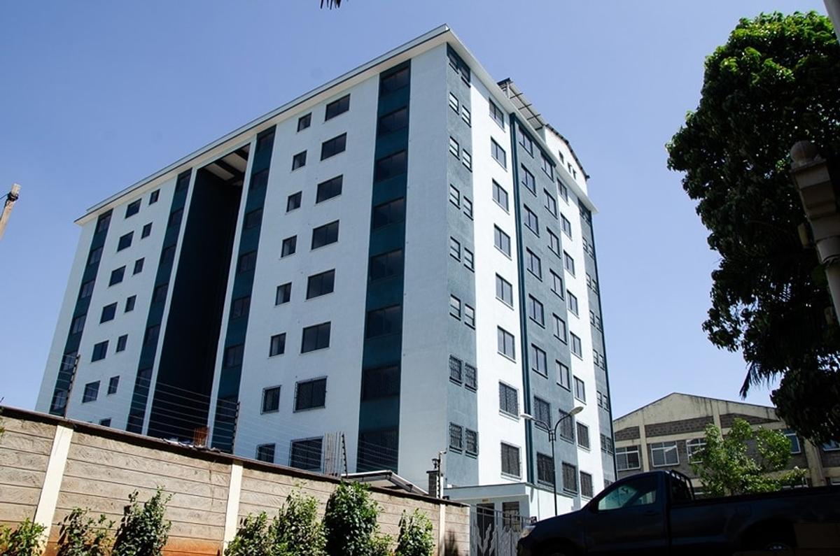 Serviced 2 Bed Apartment with En Suite at Allsops - 12