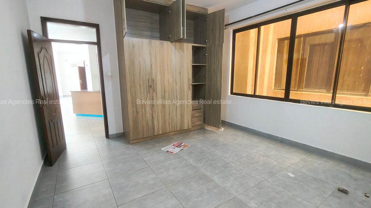 Serviced 3 Bed Apartment with Backup Generator at Parklands - 11