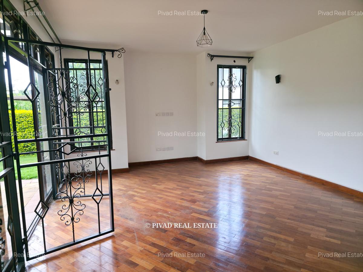 4 Bed Townhouse with Swimming Pool in Ridgeways - 3