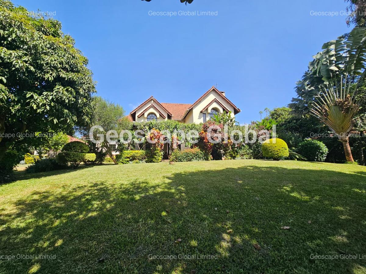 5 Bed House with En Suite in Runda - 1