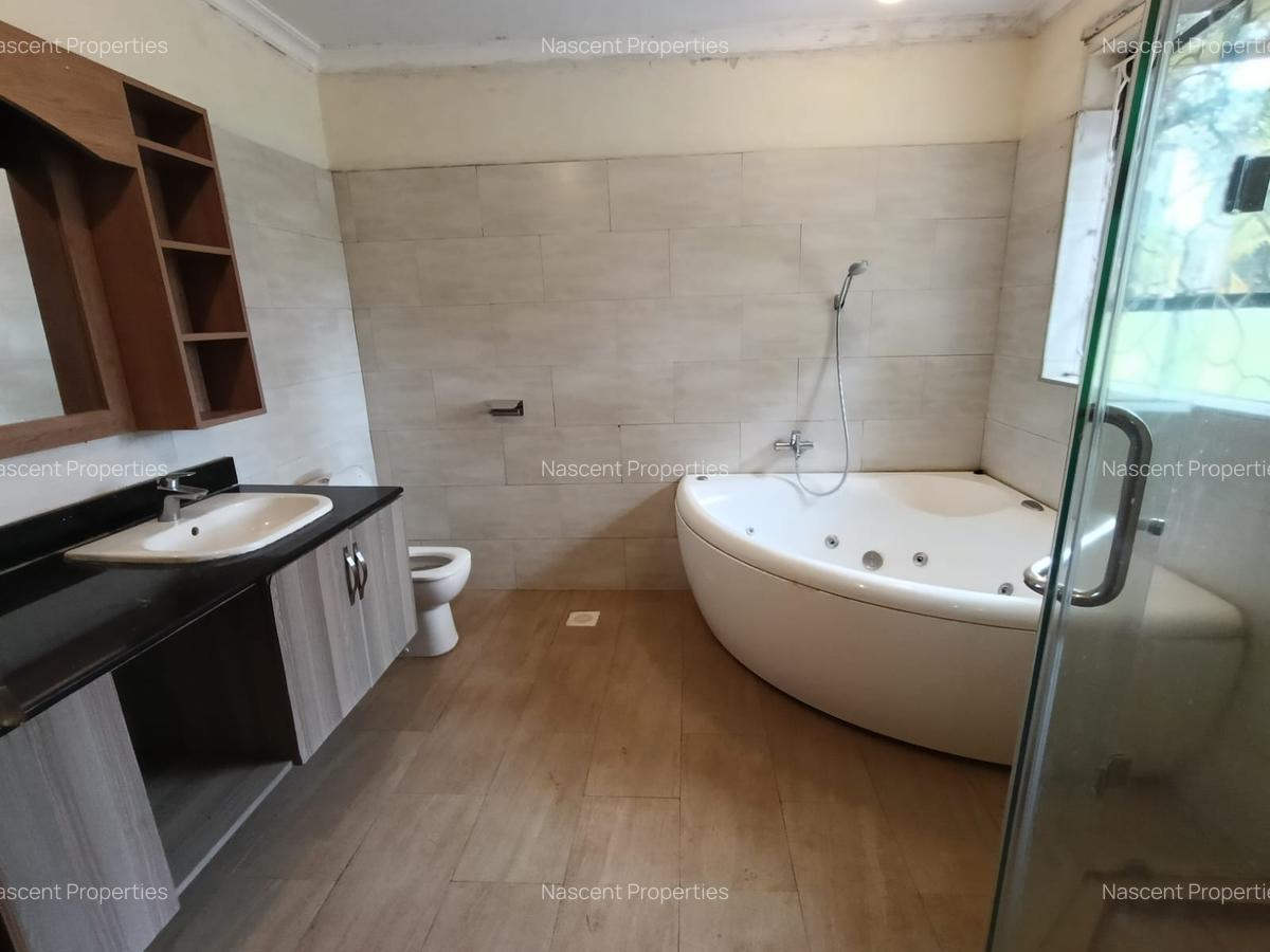 6 Bed House with En Suite in Runda - 11