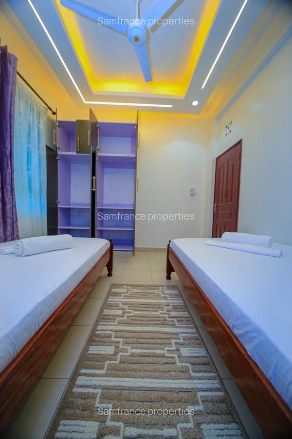 Serviced 4 Bed Apartment with En Suite at Sunset - 9