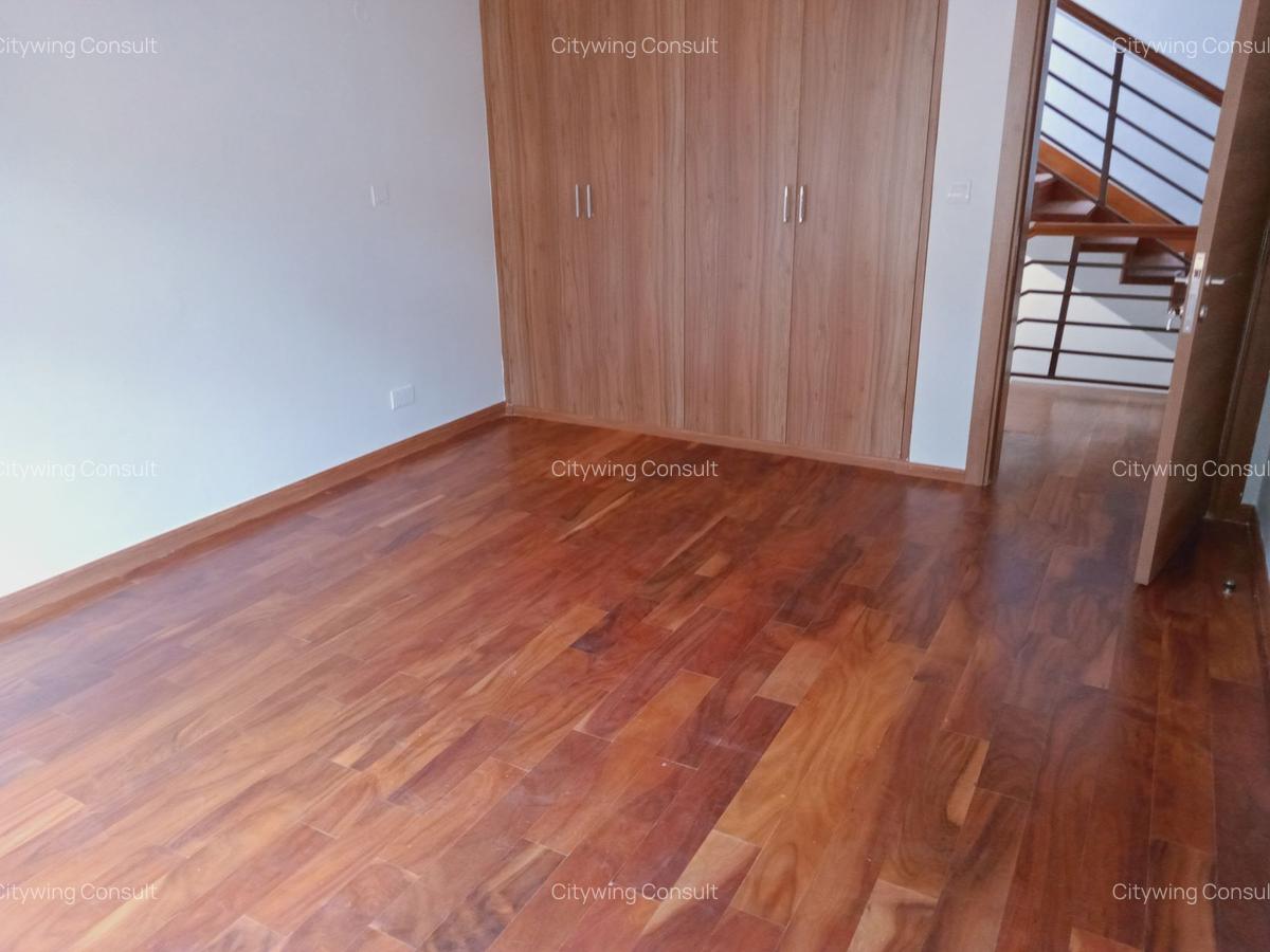 5 Bed Townhouse with En Suite at Lavington - 11