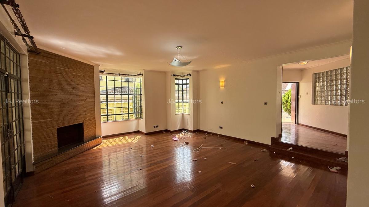 5 Bed Townhouse with En Suite in Lavington - 5