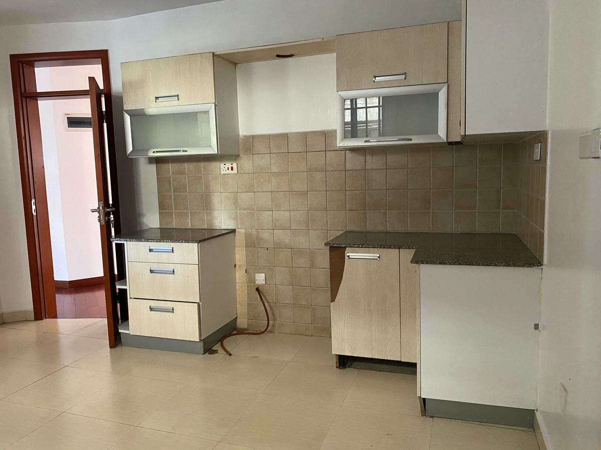 3 Bed Apartment with En Suite at Lavington - 4